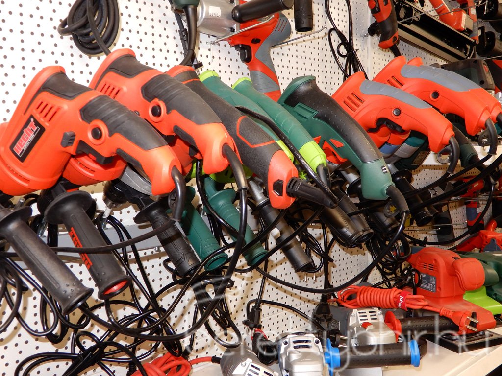 SZABÓ szerszámcentrum 21